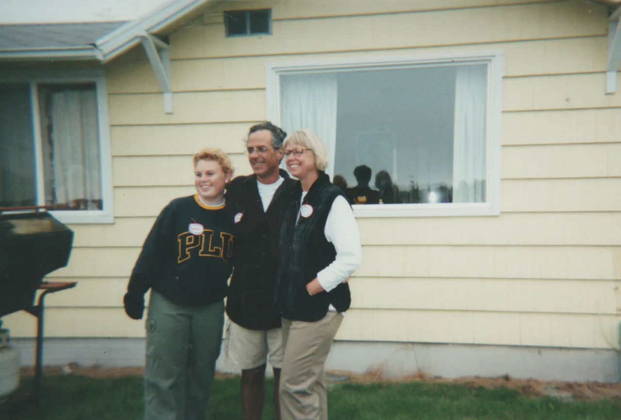 2000-07-24 apx - Reunion - girl, guy, lady 01.png