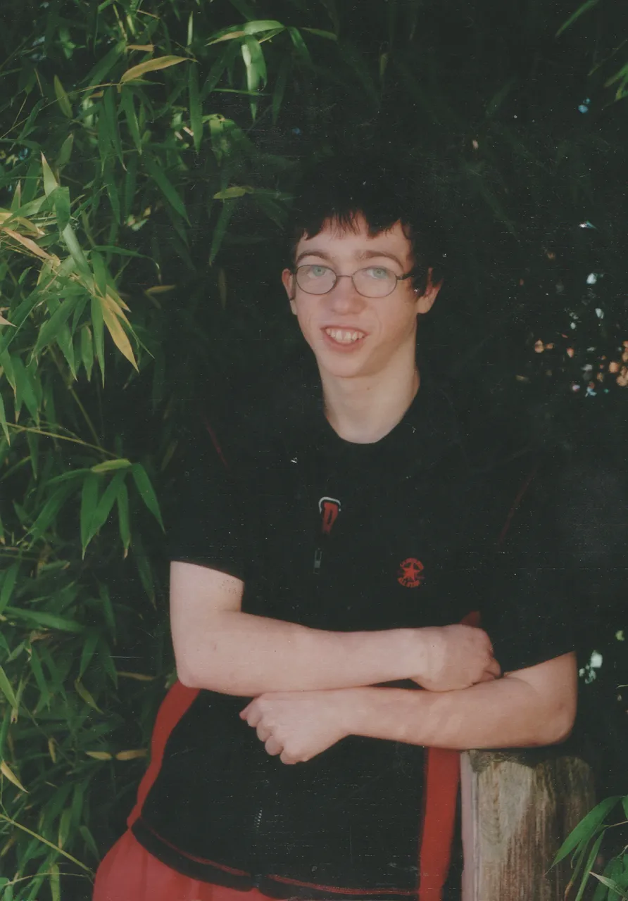 2003-2004 - Senior Photo - Joey Arnold - FGHS.png