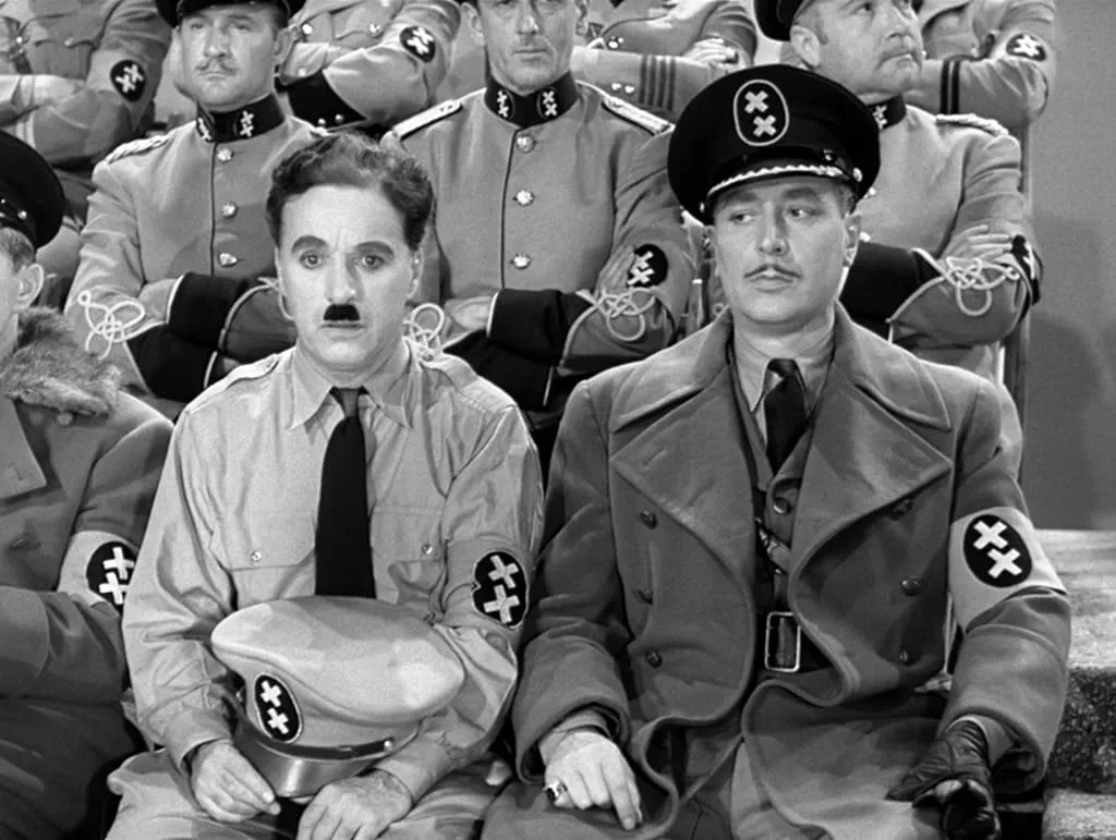 Chaplin nervioso antes de dar el discurso en camara, se nota que era nervio real