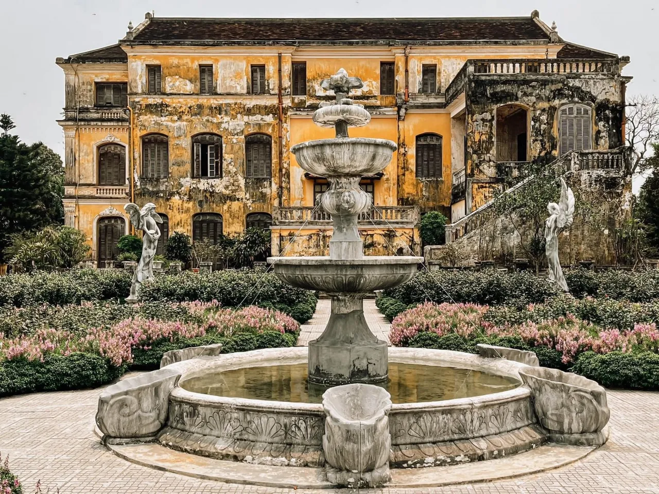 New garden of the palace