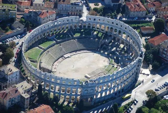 Pula Coliseum.jpg