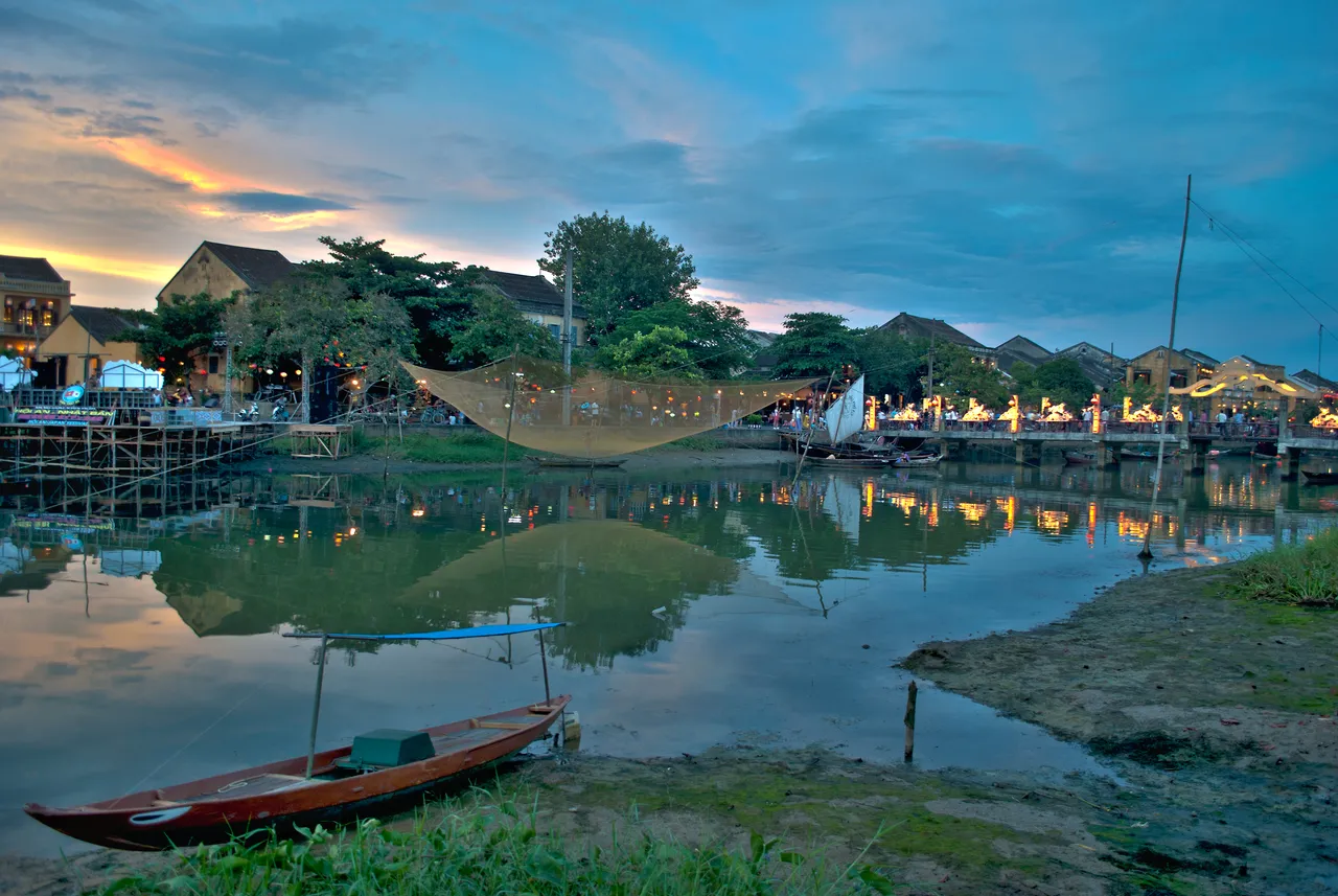 HoiAnSunsetLake.jpg