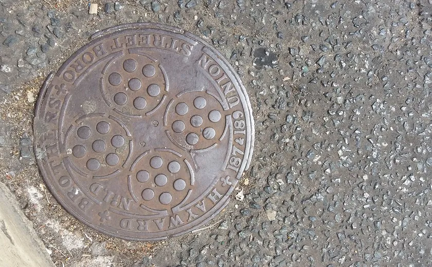 manhole cover.jpg