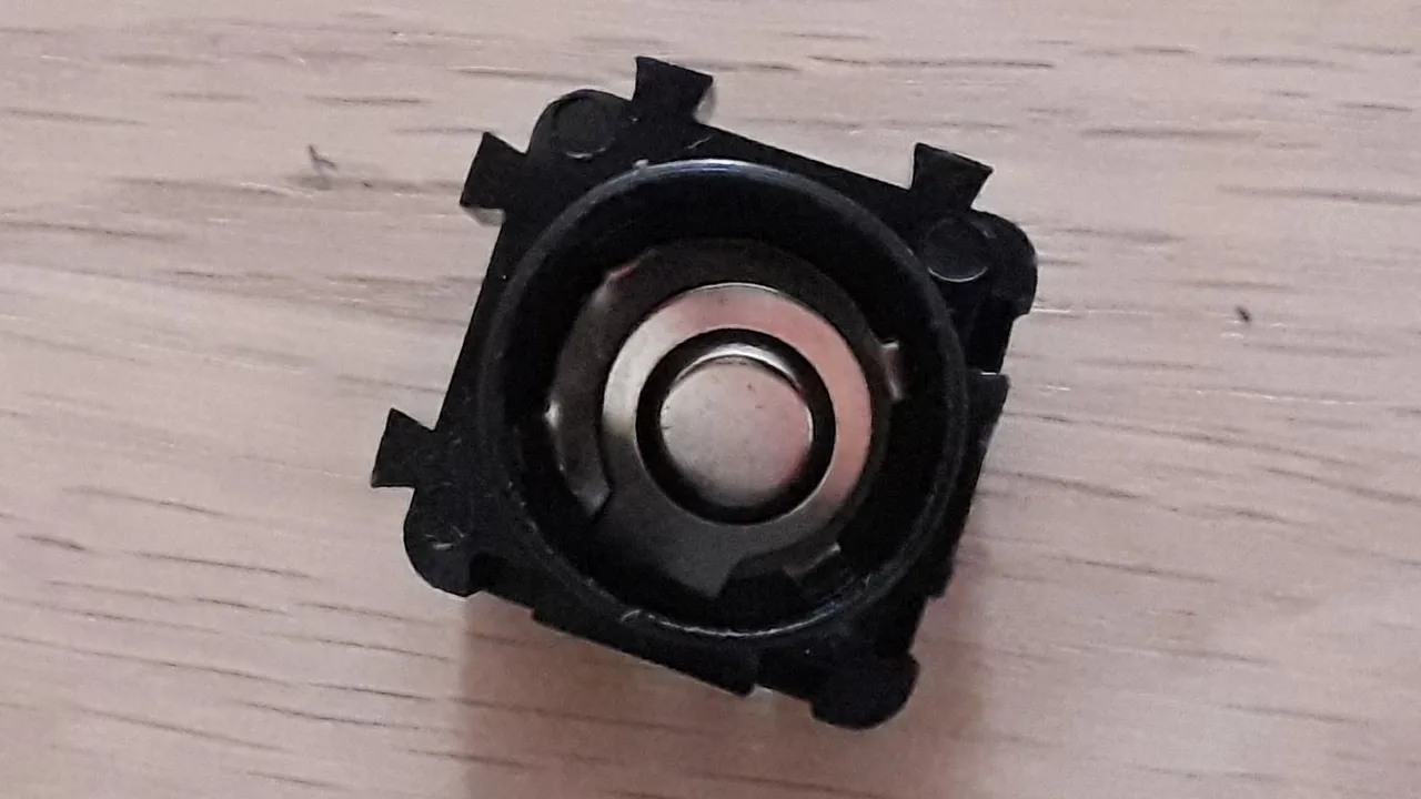 bottom view of the terminal cap