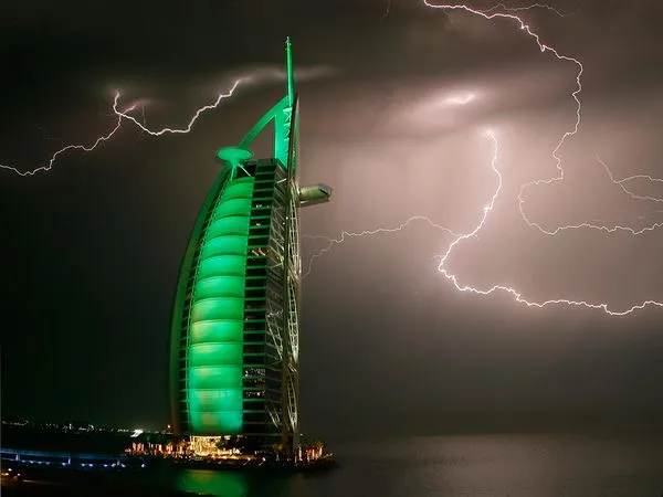 Lightning-Dubai.jpg