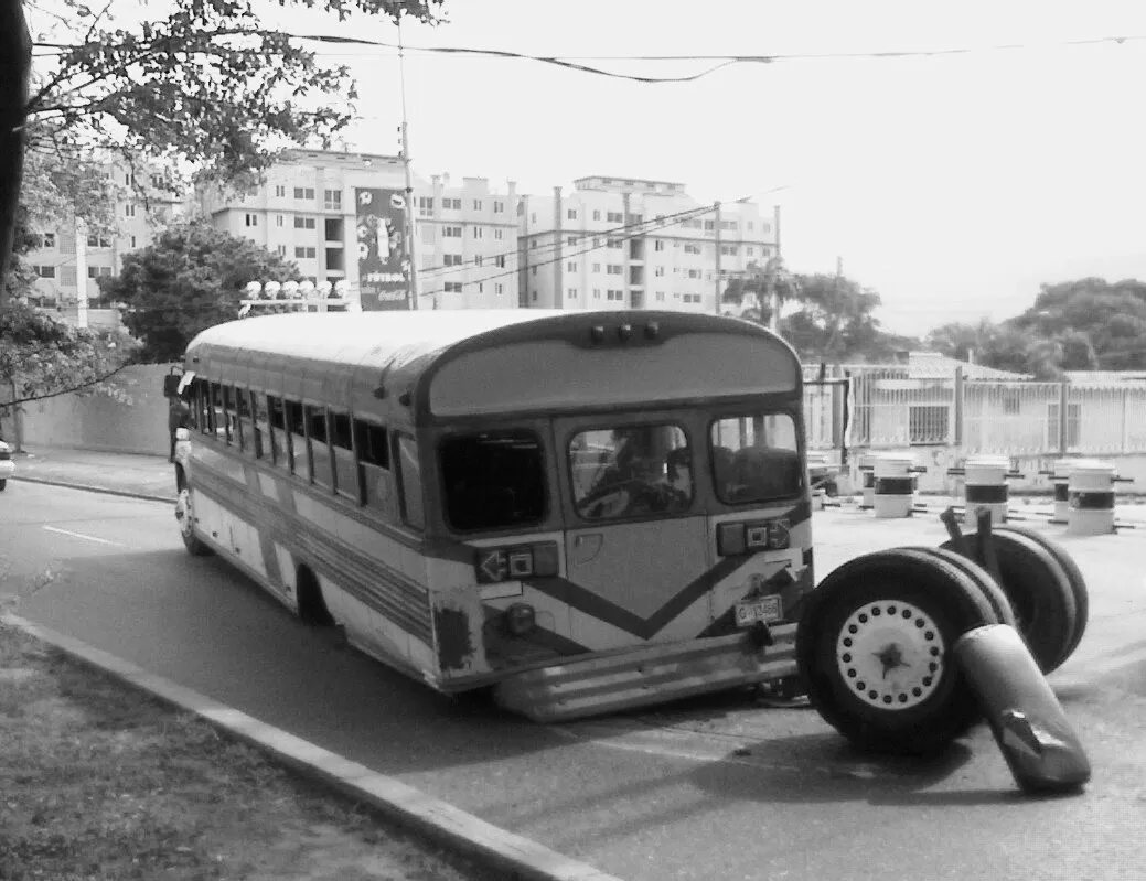 Bus_accidentado.jpg