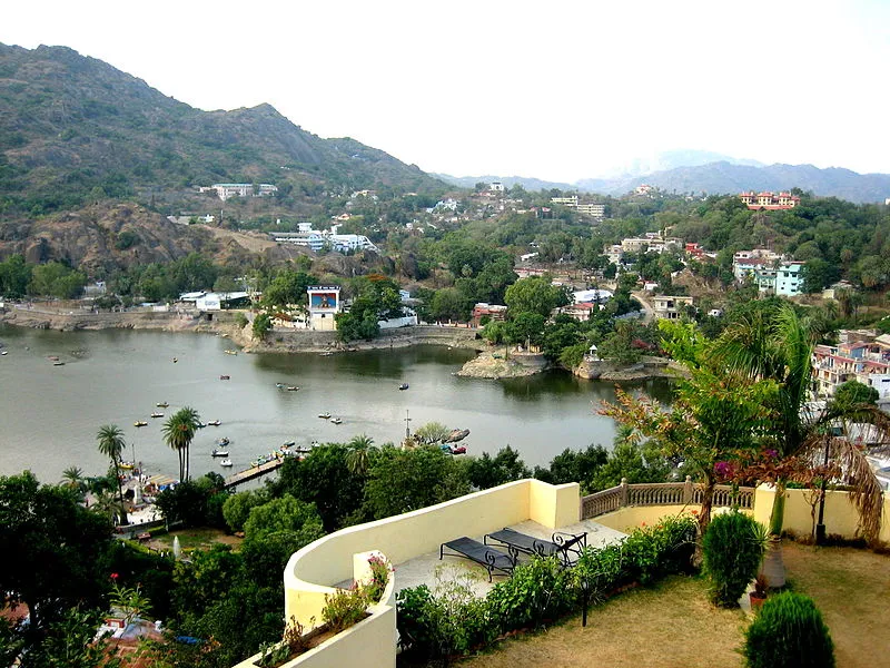 800px-Mount_Abu.jpg