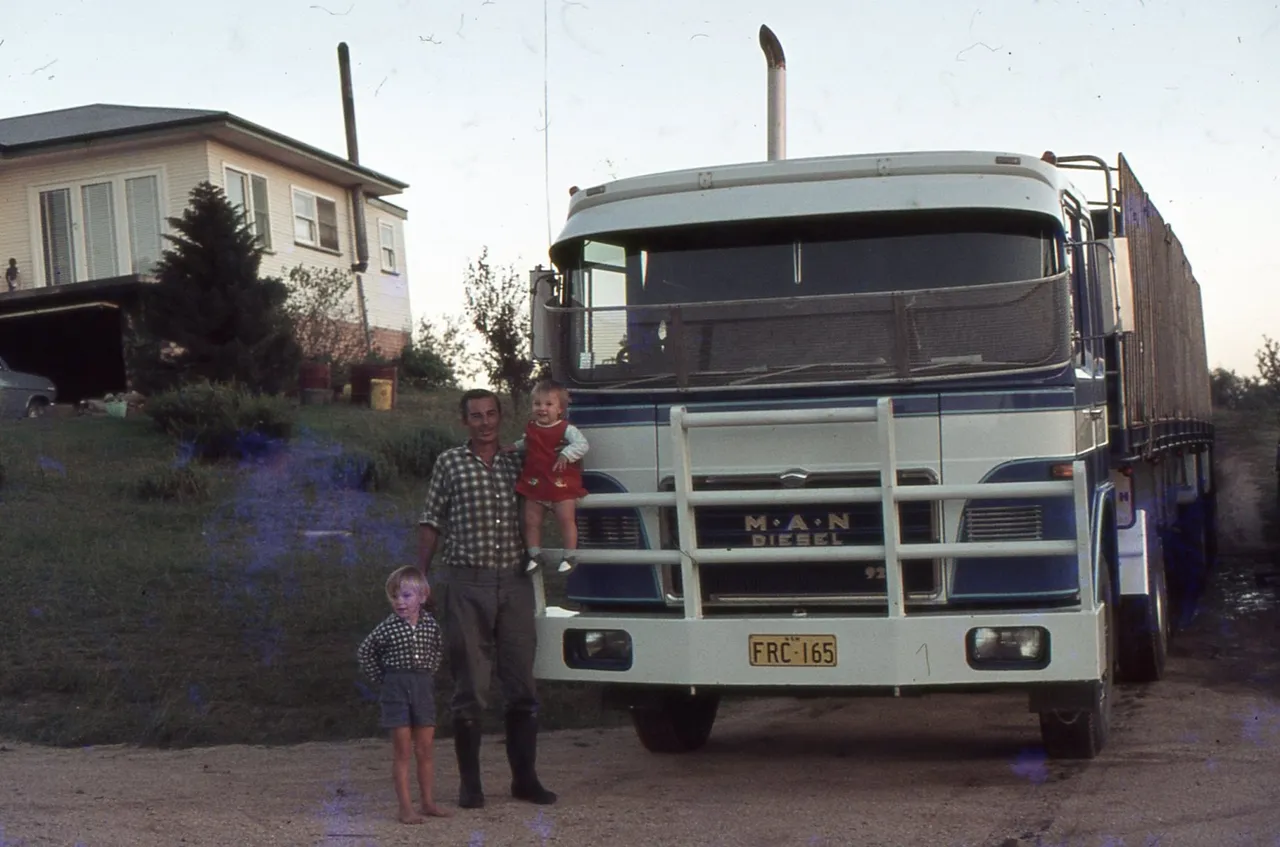 DAD, DEREK AND LEESA 1973.jpg