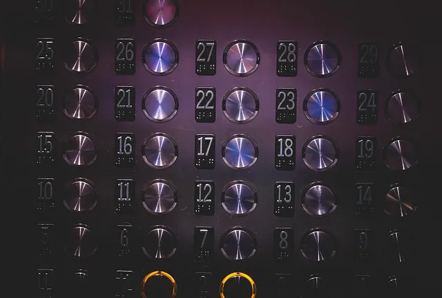 https://pixabay.com/photos/elevator-buttons-numbers-926058/