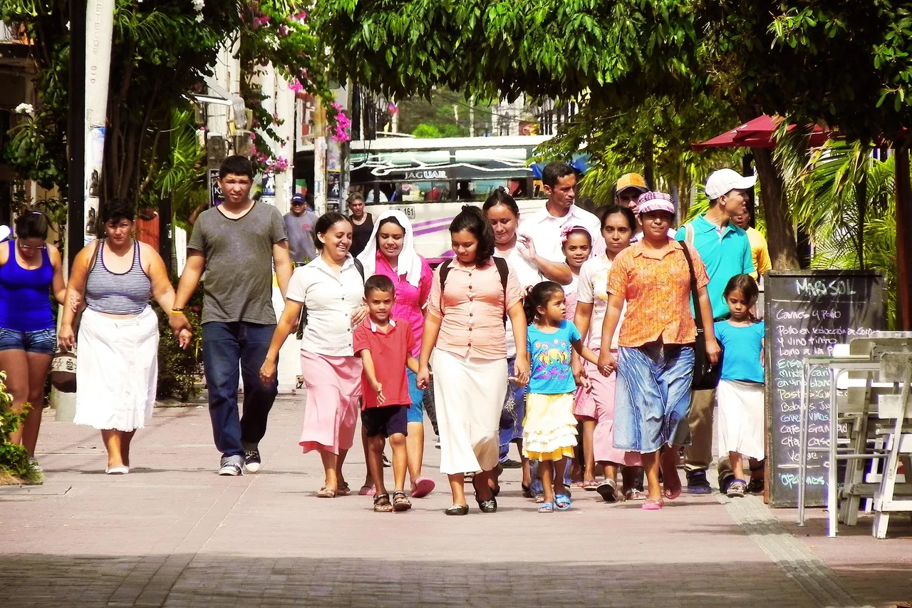 [IMAGE SOURCE](https://pixabay.com/photos/latino-family-latina-hispanic-2569583/)