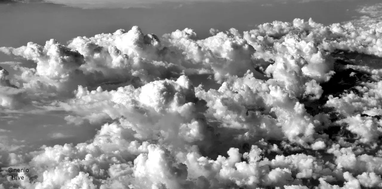 flying-clouds-022-bw.jpg