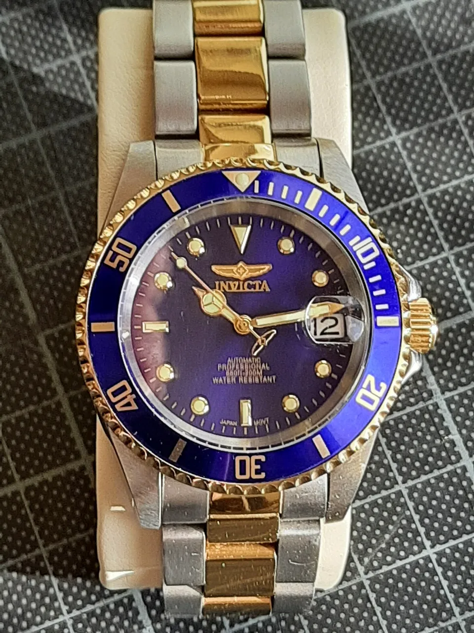 invicta 89280B 1.jpg