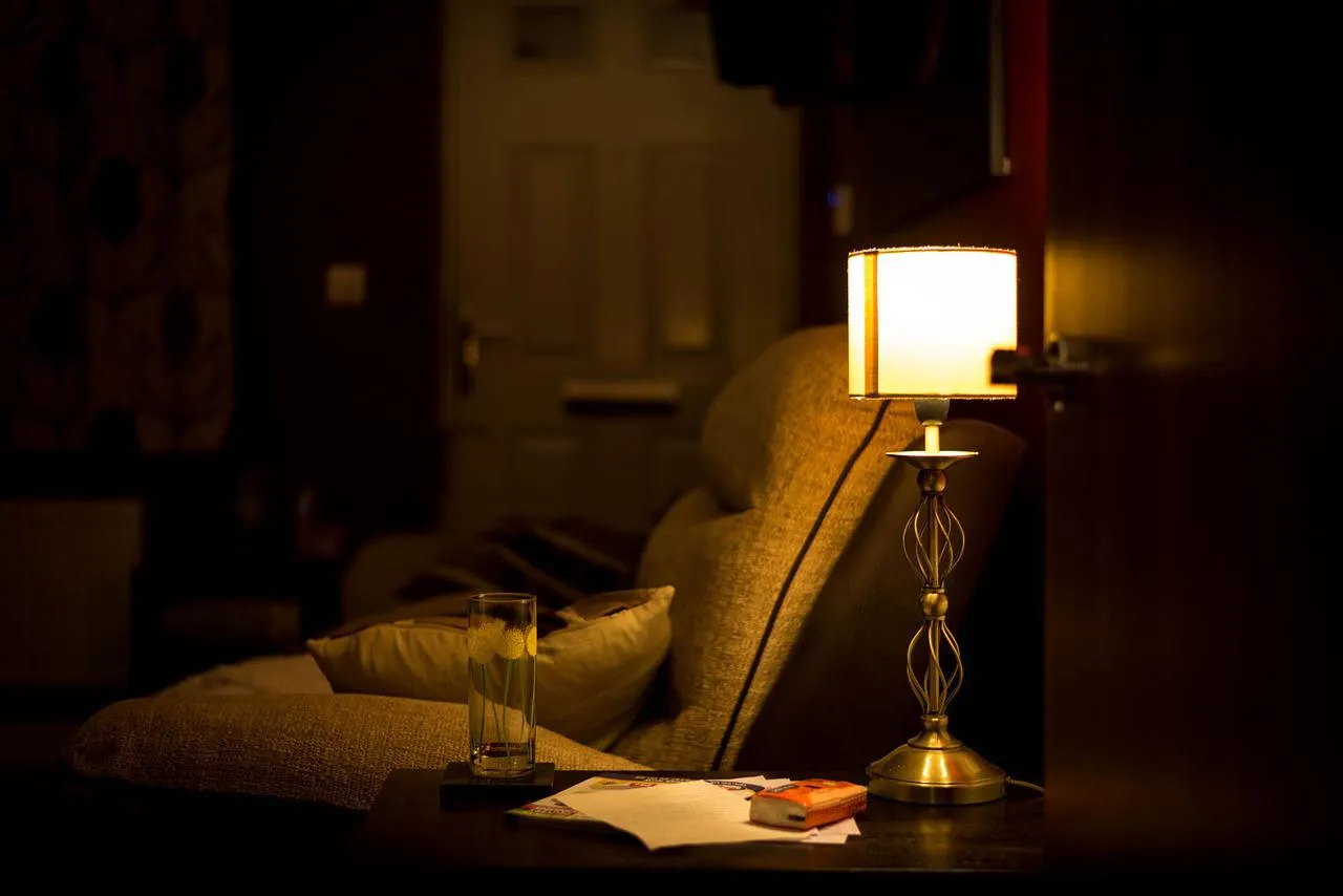 room-g8030d6af4_1280.jpg