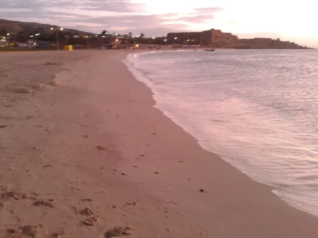 castillo y playa.jpg