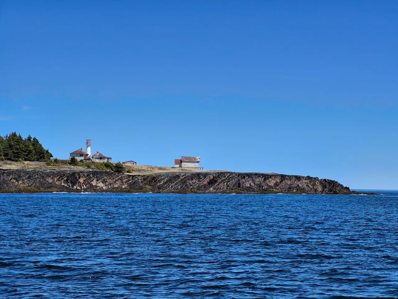 lighthouse-lunenburg.jpg