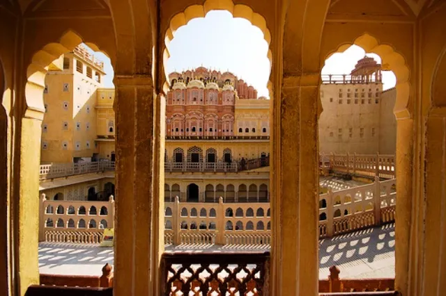 hawa-mahal-courtyard.jpg