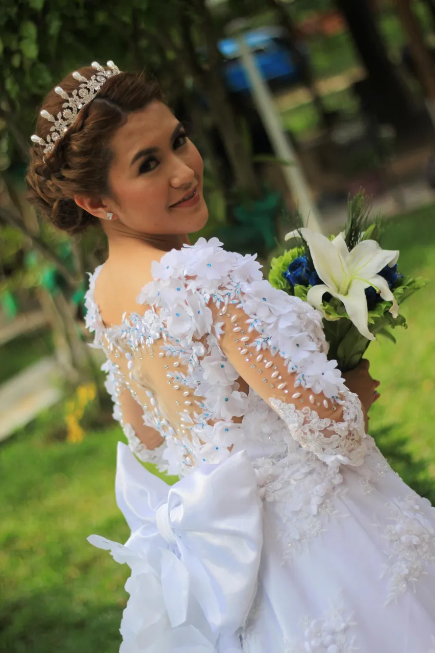 vezsa the bride1.jpg