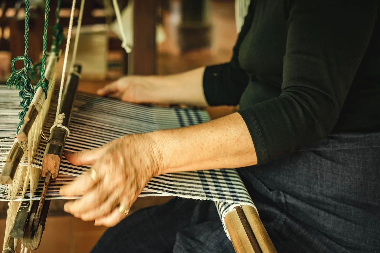 weaving-4079366_1920.jpg
