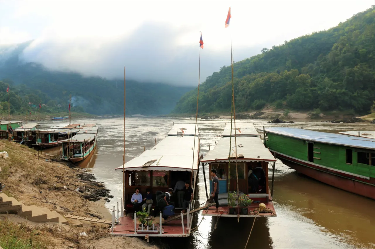 2-Mekong-slow-boats.jpg