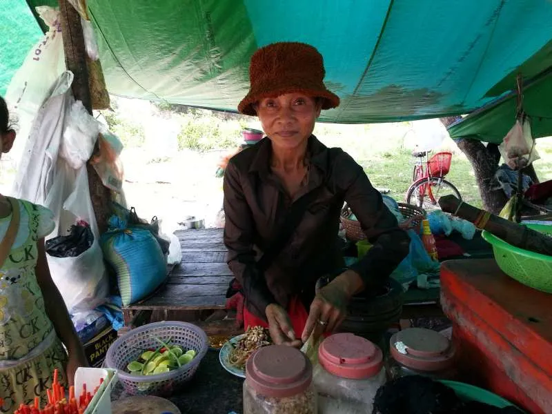 papaya-salad-seller.jpg