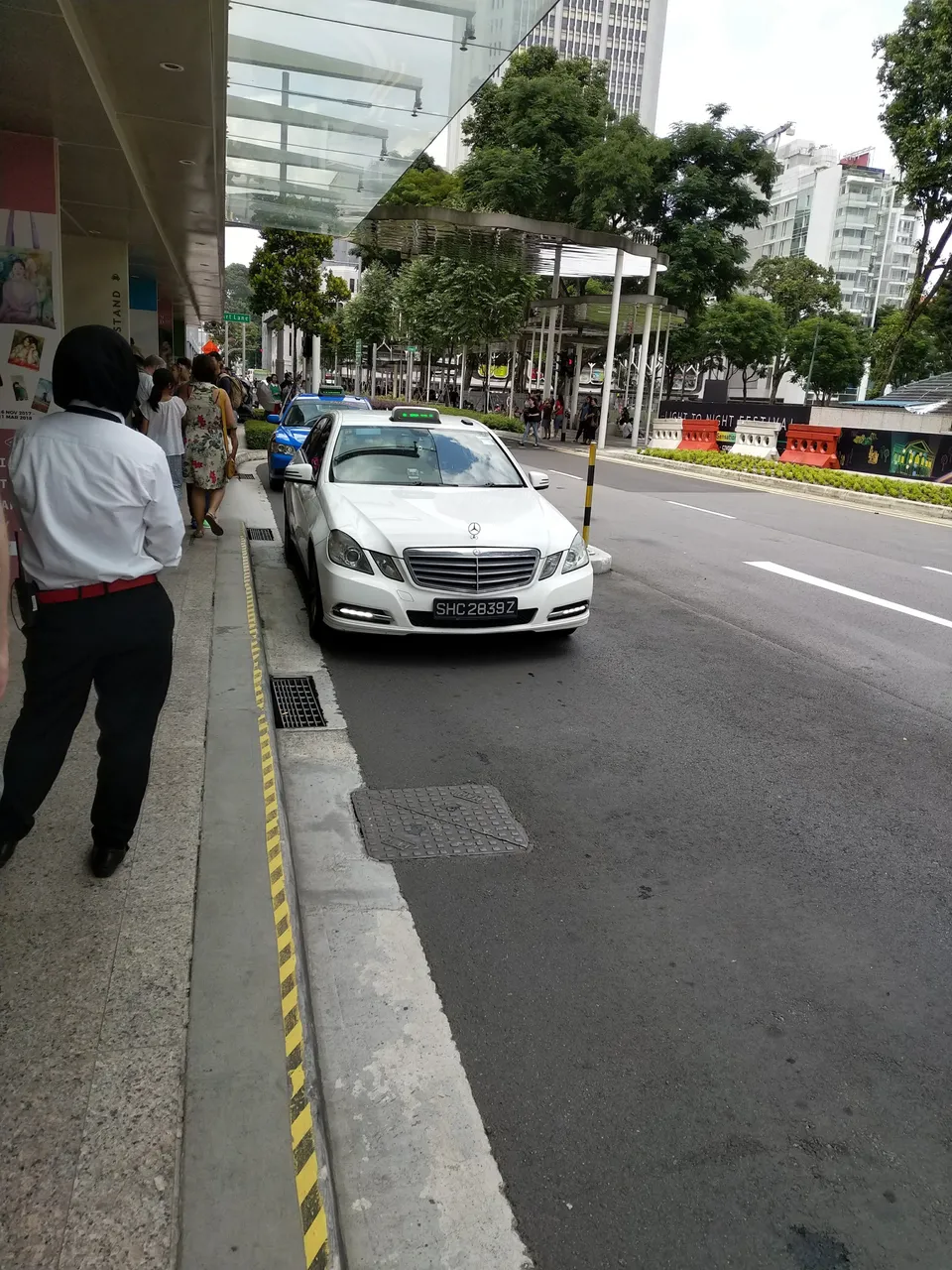 Mercedes-Benz taxi