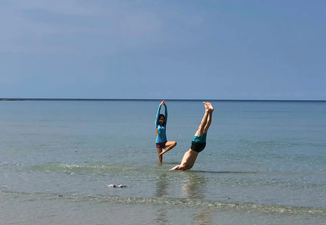 dad-ariya-handstand.jpg