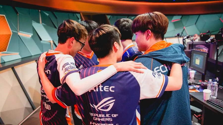 echo fox huddle.jpg