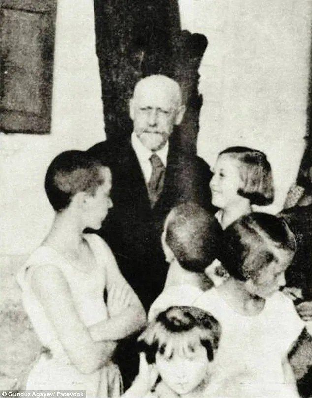 2E0AD15B00000578-3300571-Opposing_An_image_of_Jewish_doctor_Janusz_Korczak_who_chose_to_d-m-51_1446497701088.jpg