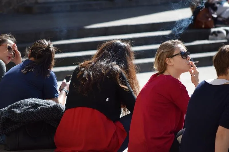 girls_talking