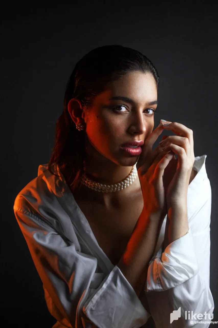 clhiha9tw00747rsz2tw4g1hl_ISABELLA_SALAZAR_52.webp