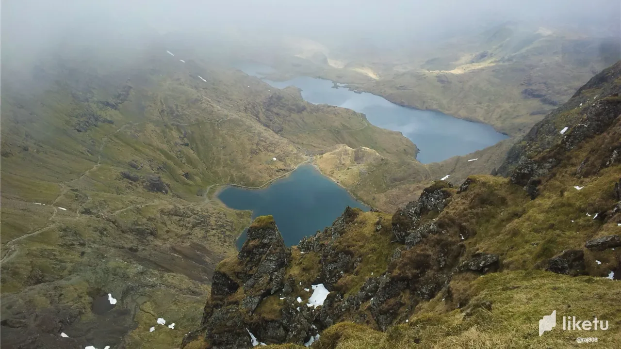 clf5ouro4002l62sz22hd41fj_Snowdon_above_the_Clouds.webp