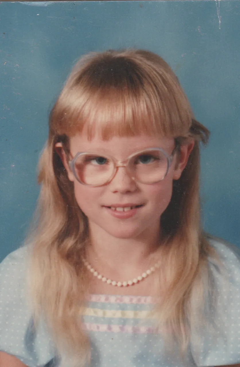 1989-10 - Katie Arnold, age 9, grade 4, school photo-1.png