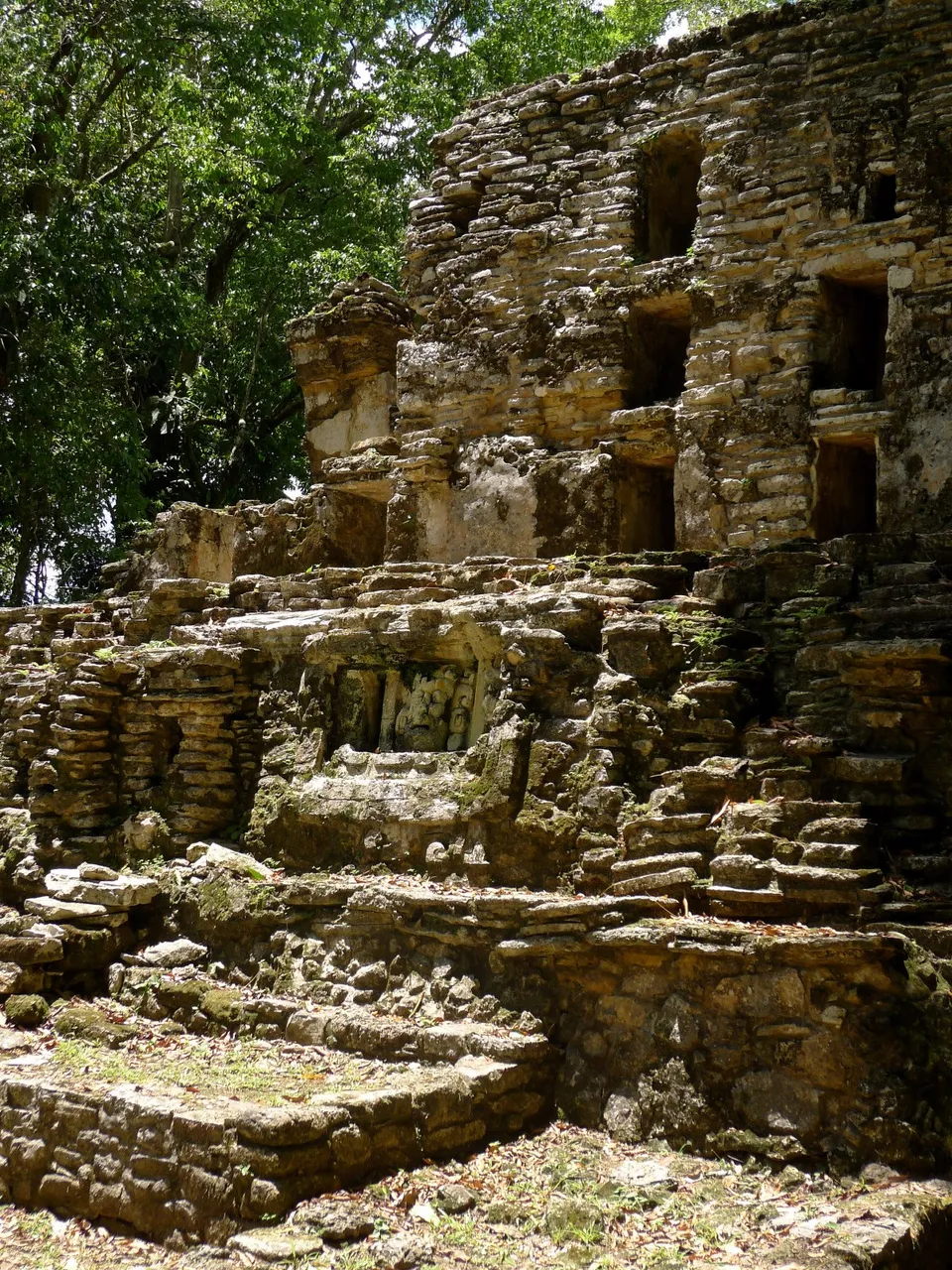 mexiko chiapas maya yaxchilan struktur 6 suedfassade  alter eingang
