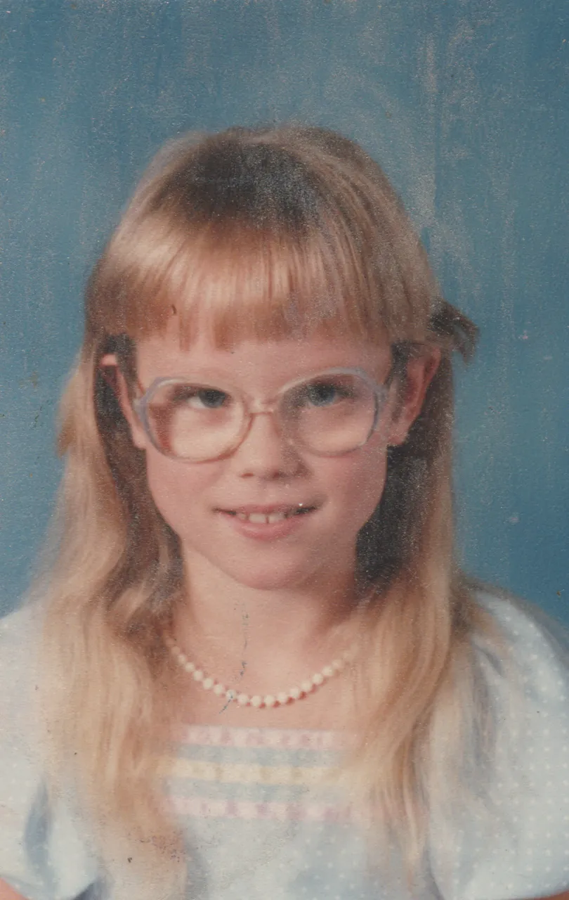 1989-10 - Katie Arnold, age 9, grade 4, school photo-2.png