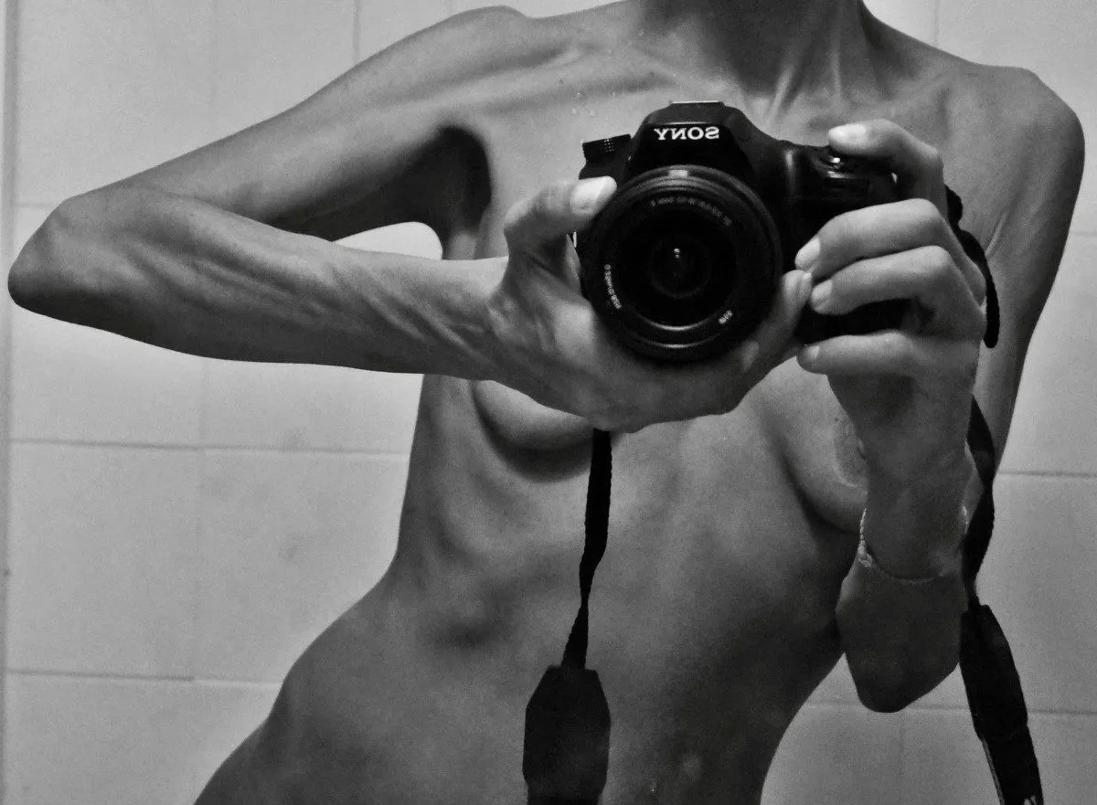 self_portrait_nude_sony_photographer_photograph_photo_camera_a58-478715.jpg