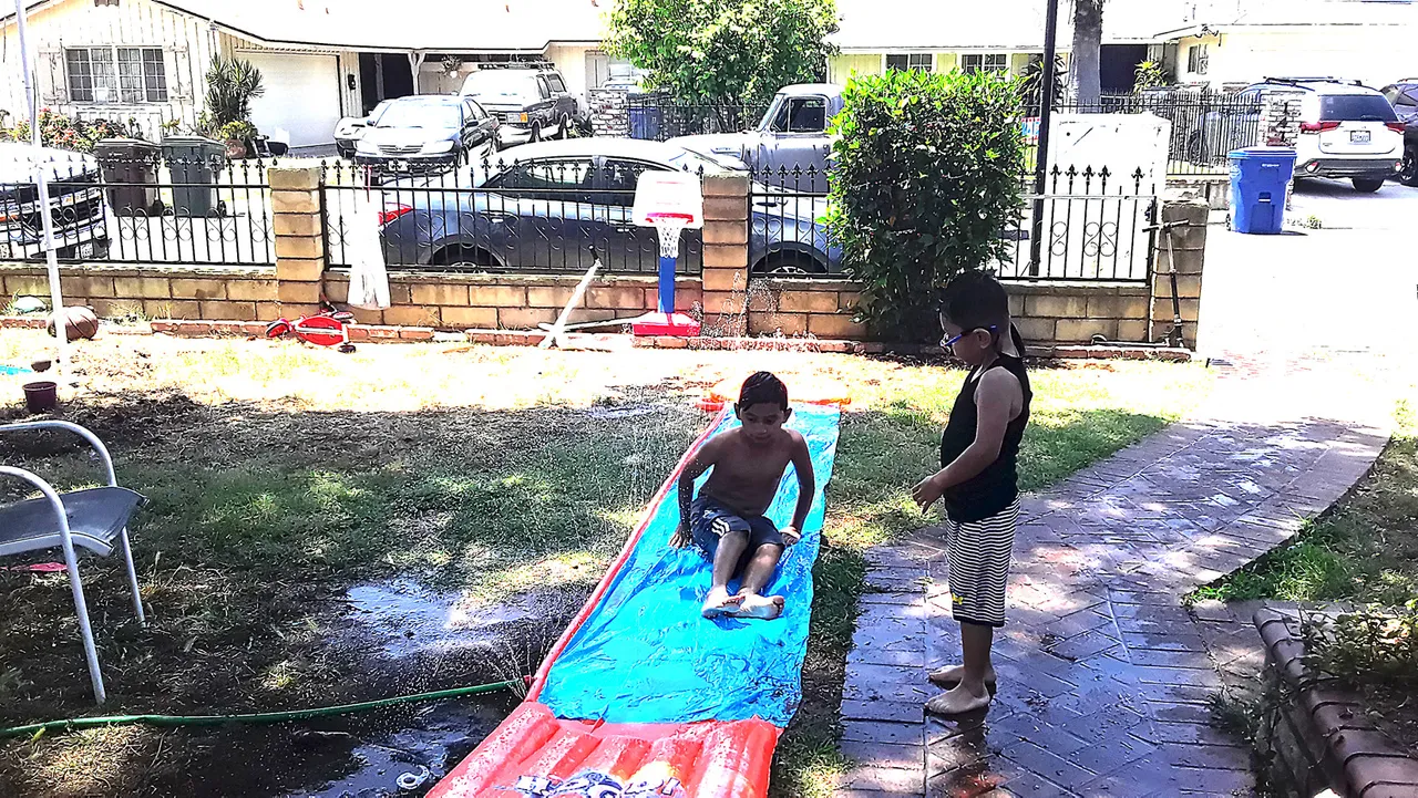h20 go, waterslide, water slide, nephews, fun, family, kids, family fun, new gift, dtube, hive, jeronimorubio, jeronimo rubio (3).jpg