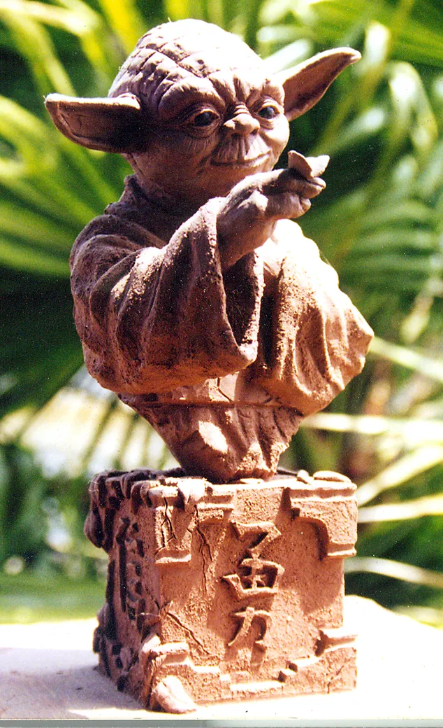 http://orig15.deviantart.net/c468/f/2016/157/0/9/yoda_sculpture_star_wars_joe_sanchez_by_joechez-da5apo5.jpg