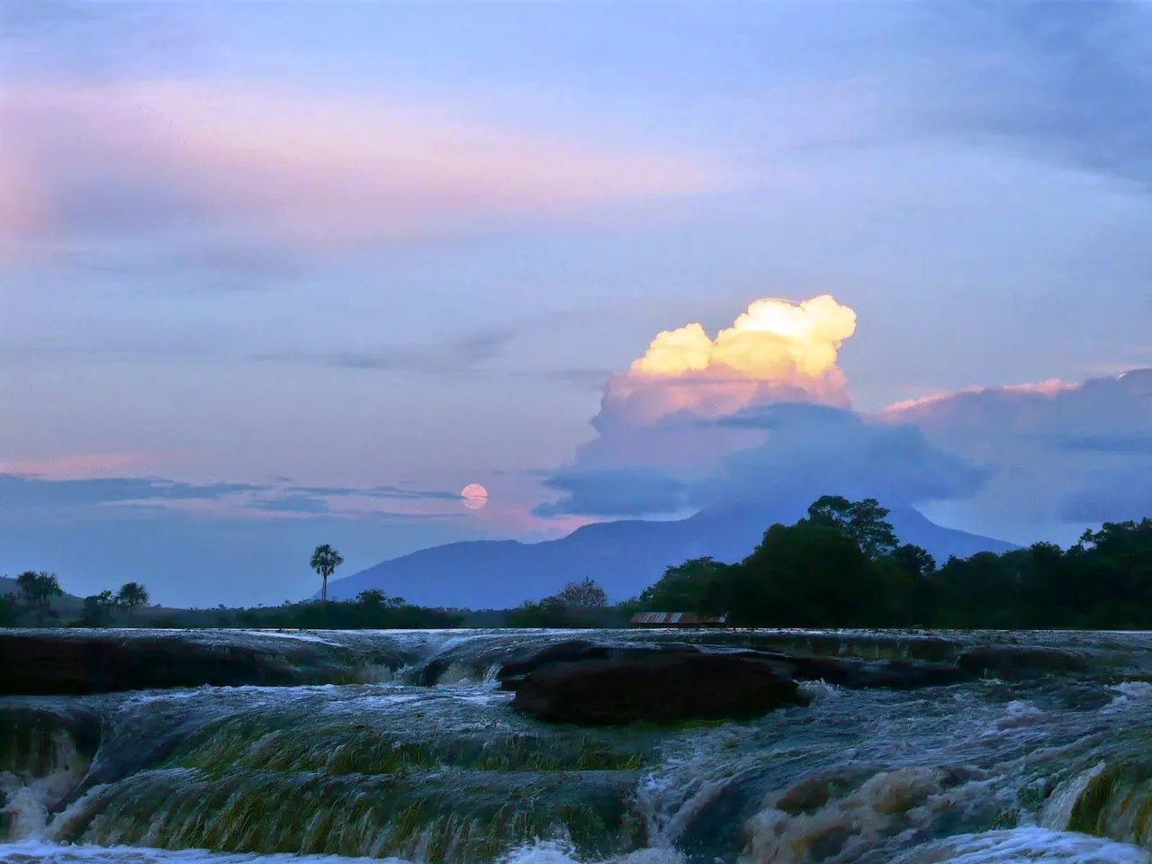 Salto Hacha... Canaima.jpg