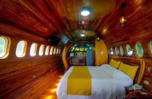 1. A plane hotel ..jpg