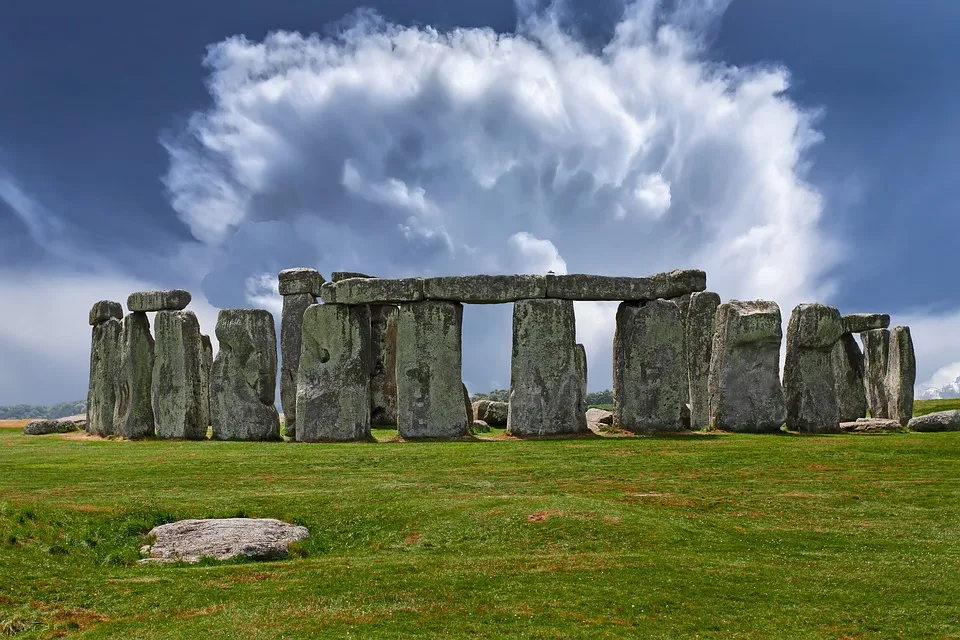 Stonehenge-2287980_960_720.jpg