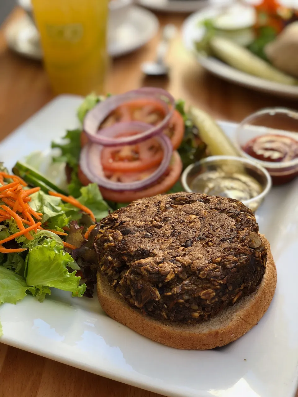 veggie-burger-3685422_1920.jpg