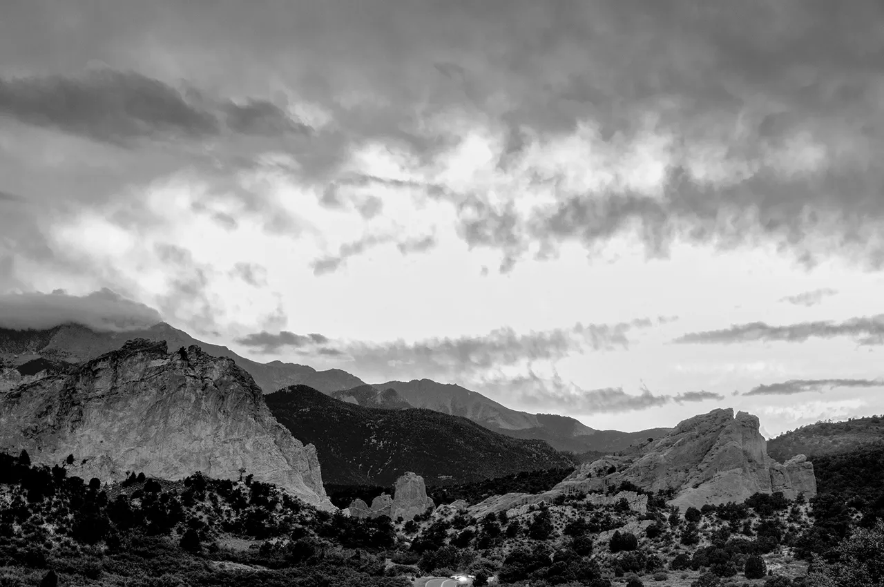 garden_of_the_gods_sunset_1_bw.jpg