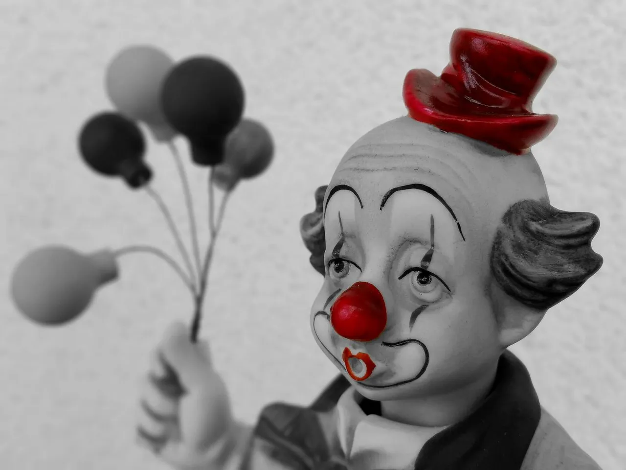 clown_funny_birthday_statuette.jpg