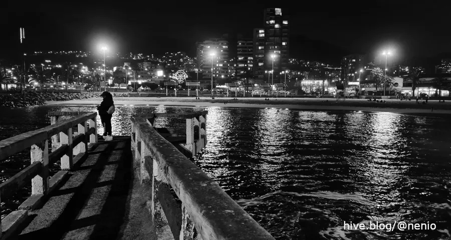 antofagasta-beach-lights-002-bw.jpg