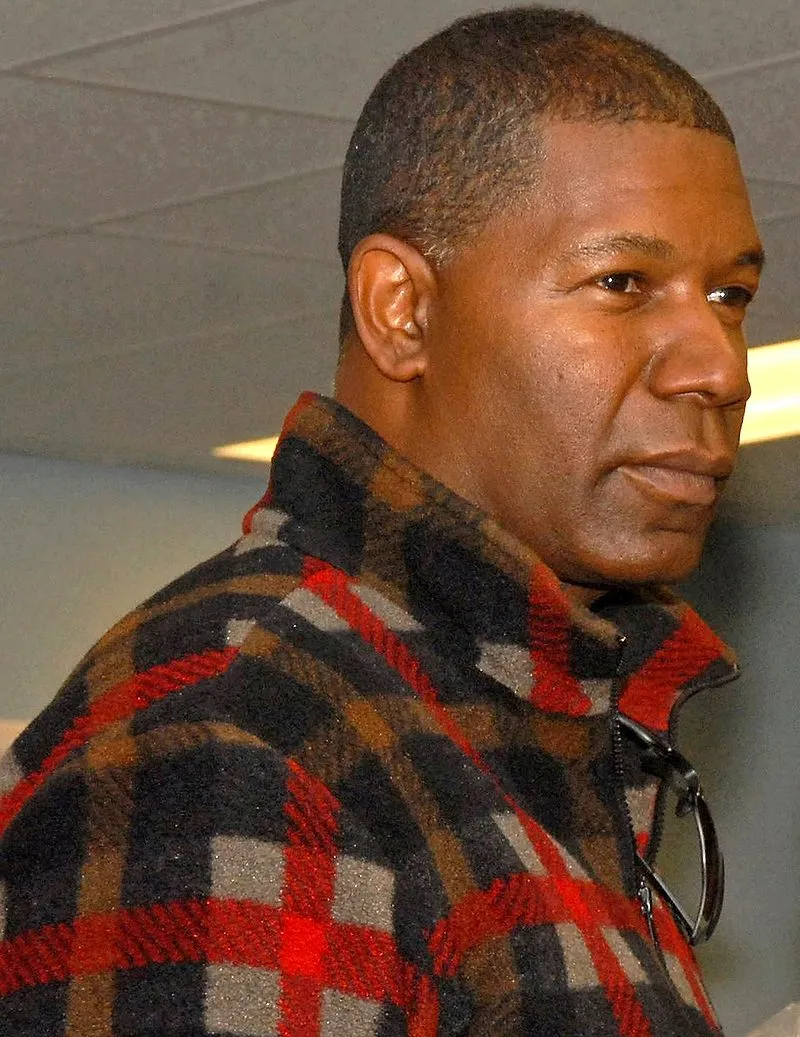 800px-Dennis_Haysbert_2009_crop.jpg