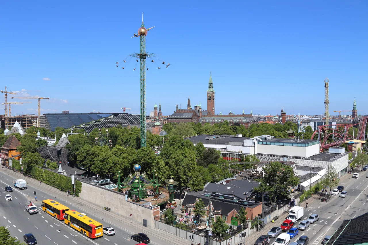 Tivoli_Gardens_birds_view_2015.jpg