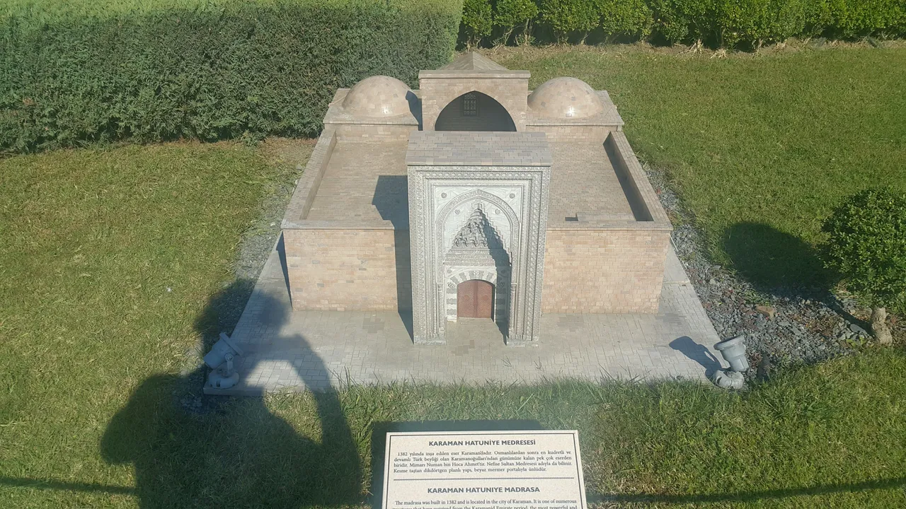 karaman hatuniye medresesi.jpg