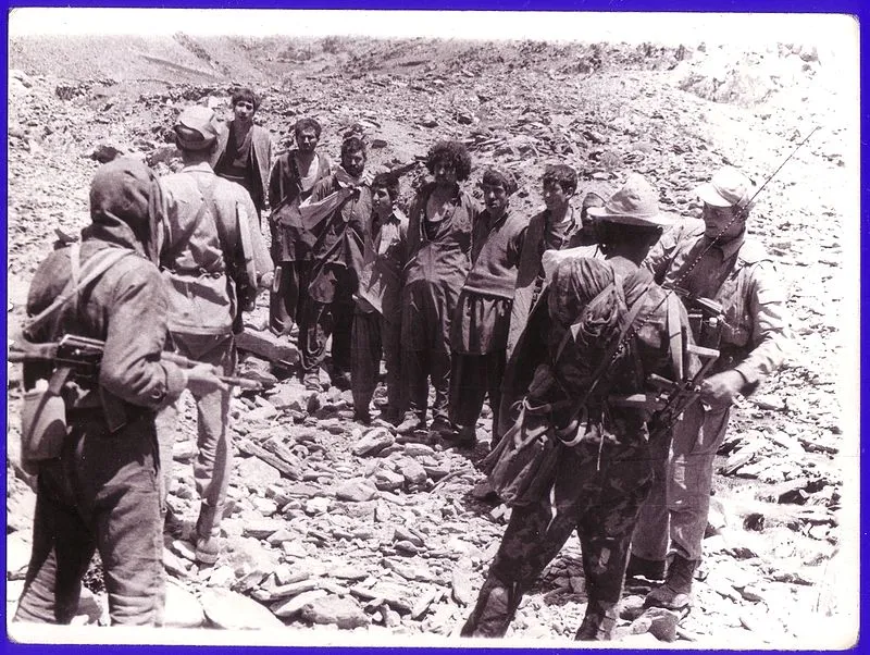 Afgan_prisoners_in_Vardak_1987.jpg