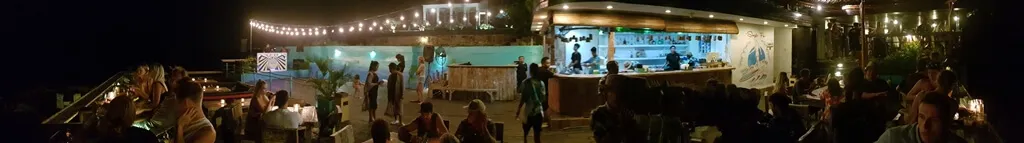 The energetic and lively vibe at Single Fin