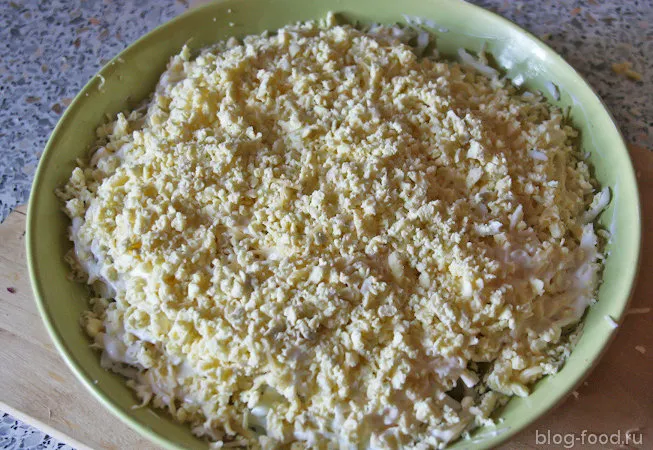 Салат из печени трески